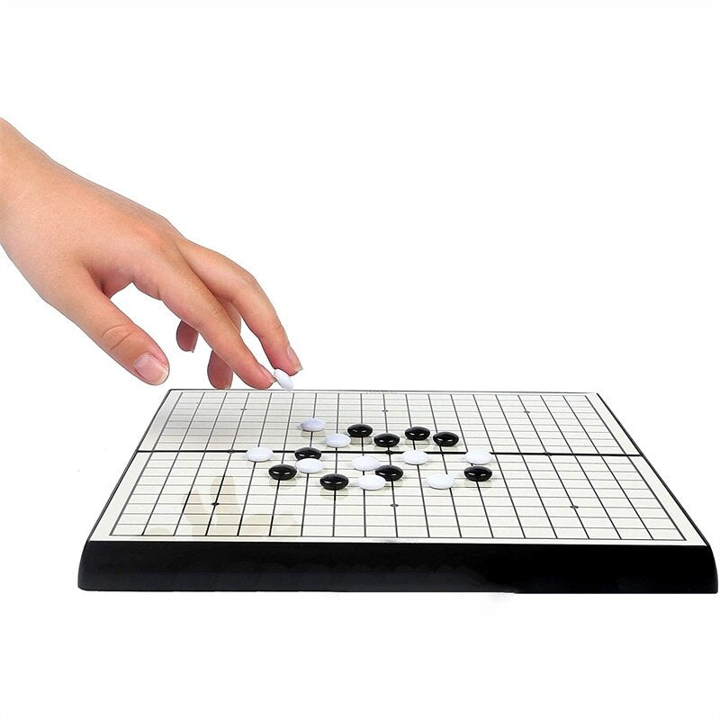 Portable magnetic Go game