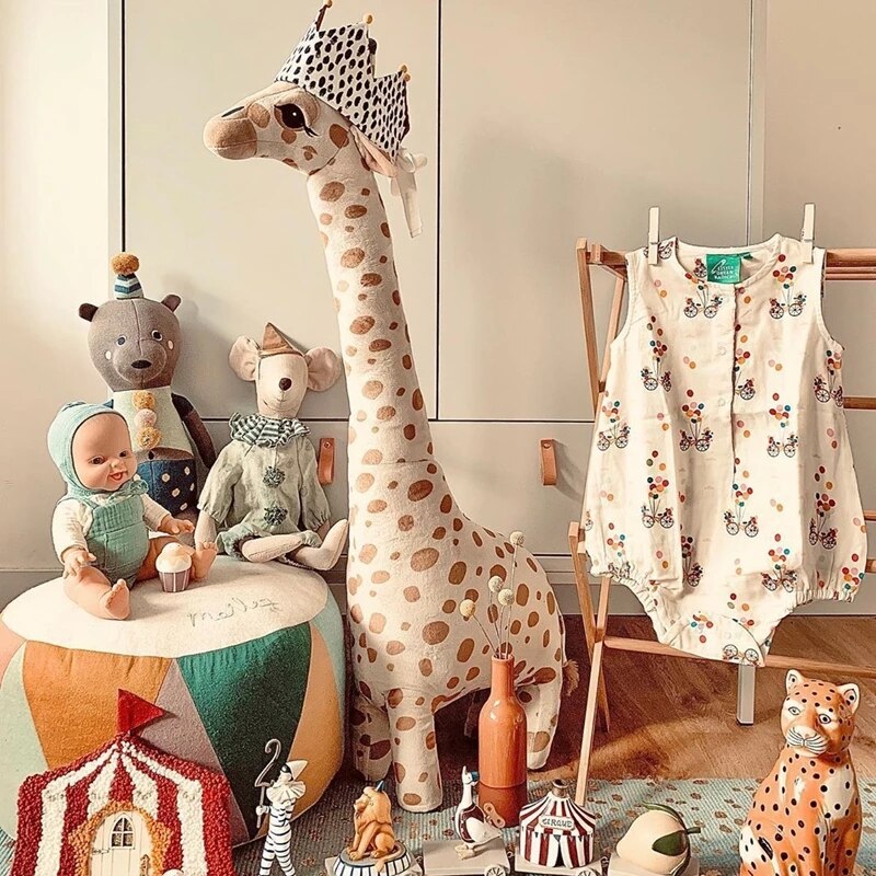 Giraffe plush toys are 45-100 cm in size